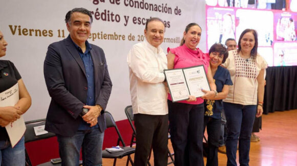 Gobierno de Sonora da certeza patrimonial a 503 familias de Miguel Alemán con entrega de sus escrituras