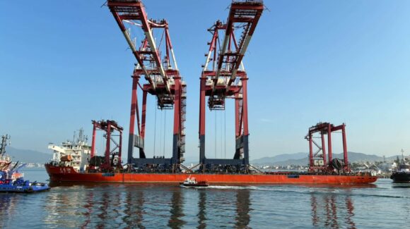 Grúas portacontenedores de Dubái llegan mañana a Guaymas
