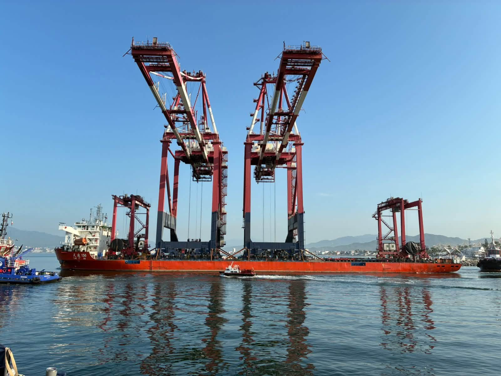 Grúas portacontenedores de Dubái llegan mañana a Guaymas