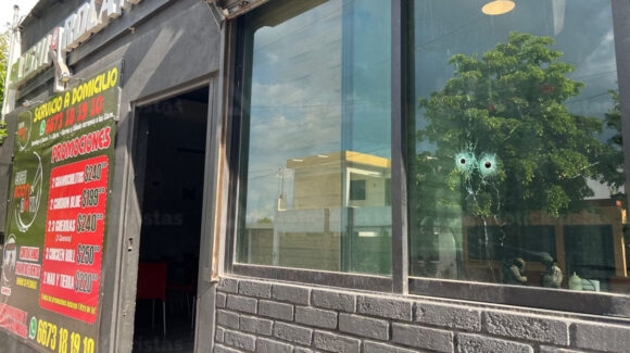 VIDEO: Sujetos armados atacan a balazos restaurante de sushi en Culiacán y le prenden fuego