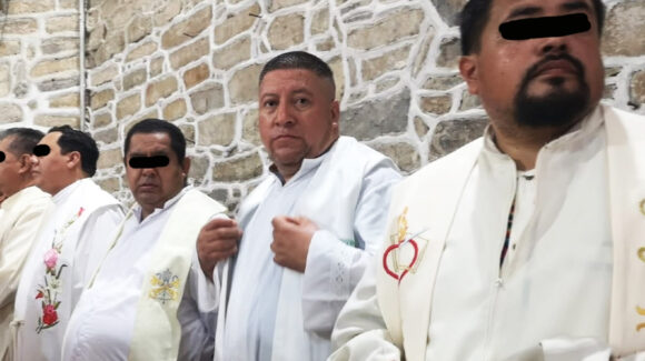 Hallan sin vida al sacerdote Román de la Cruz en Hidalgo; tenía impactos de bala y un mensaje