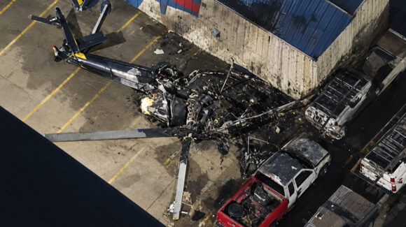 VIDEO: Helicóptero de noticias se desploma en Los Ángeles; hay al menos tres muertos y un herido