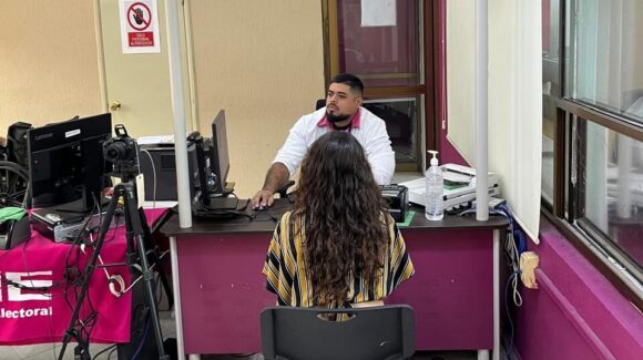 INE busca en jóvenes mayor participación en las elecciones de 2027 en Guaymas