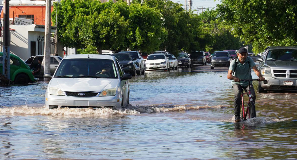 Intensa lluvia provoca hundimientos y acumulamiento de basura en Cajeme; Oomapasc atiende daños