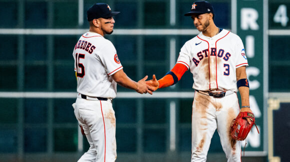 Isaac Paredes produce carrera clave y los Astros derrotan a Chicago para ganar su tercera serie consecutiva