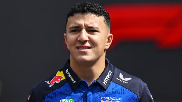 Hadjar extiende su contrato con Red Bull; el argelino se mantendrá como compañero de Verstappen en la F1 2027