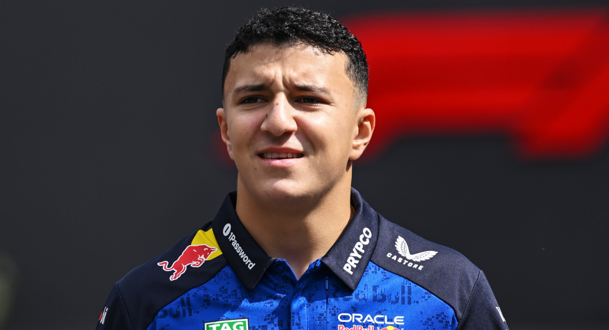 Isack Hadjar extendió su acuerdo con Red Bull y se mantendrá corriendo con Max Verstappen durante la temporada 2027 de la F1