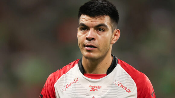 La llegada del mediocampista sonorense Iván Tona a las Águilas del América se tambalea