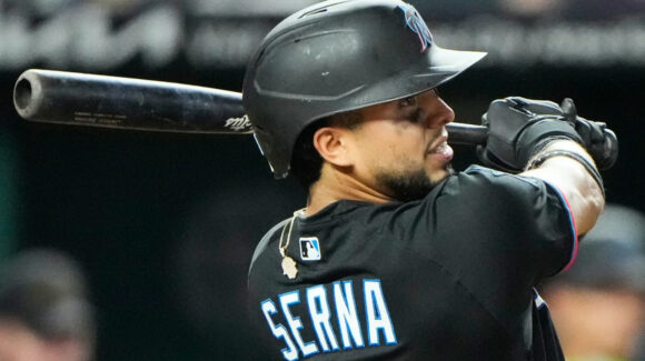 Jared Serna dice presente en la MLB: Conecta hit y produce carrera en su primera titularidad con Miami Marlins