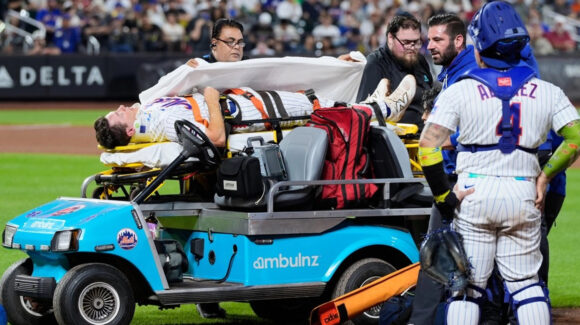 Alarmas en Mets y MLB; Jared Young fue retirado en camilla del Citi Field tras recibir un golpe en el rostro