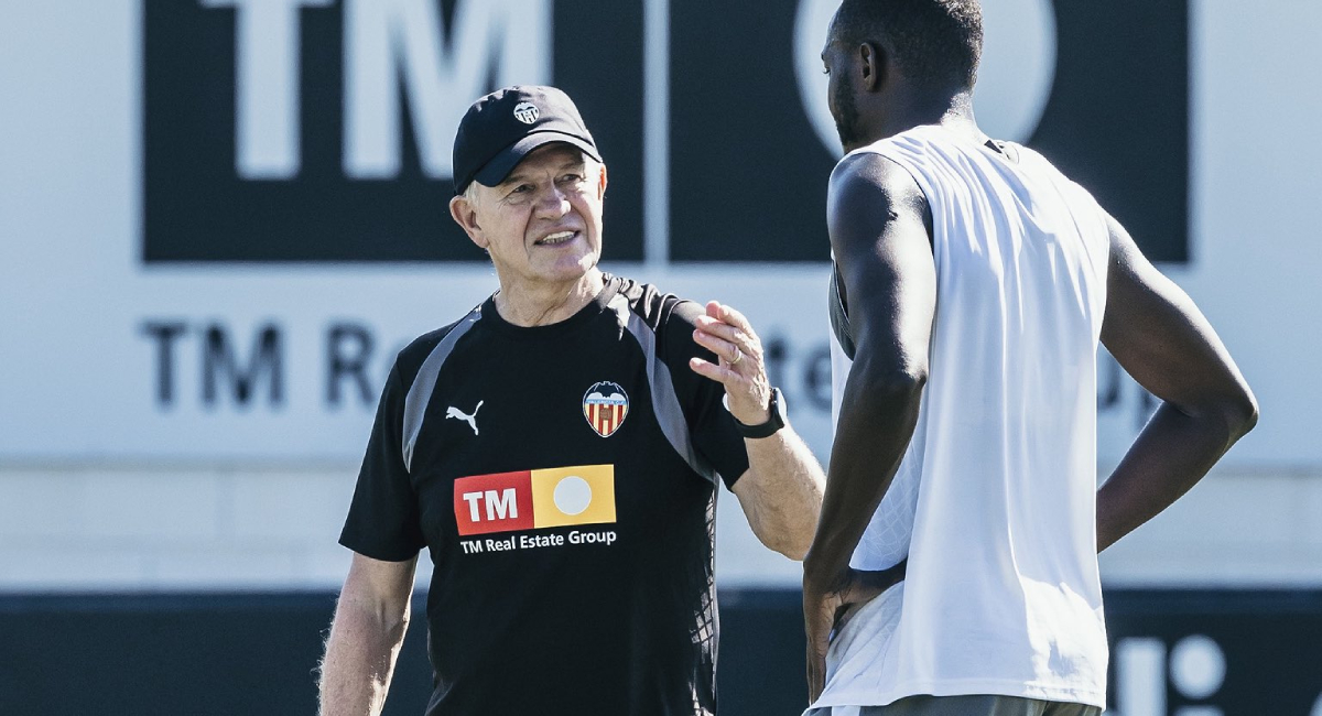 Javier Aguirre dirigió su primer entrenamiento con el Valencia FC para preparar su reincorporación en LaLiga