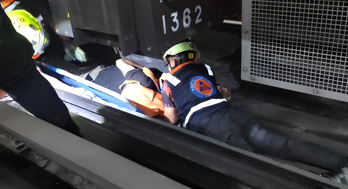 Joven queda atrapado entre los vagones del Metro de CDMX; suspenden servicio de Línea 7 en Mixcoac