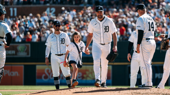 Justin Verlander vive su última apertura en MLB; recibe emotiva despedida y Tigers remontan ante Pittsburgh