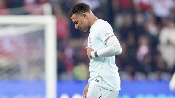 Mbappé marca en el debut de Zidane con Francia, pero sale lesionado y será baja por una lesión de rodilla