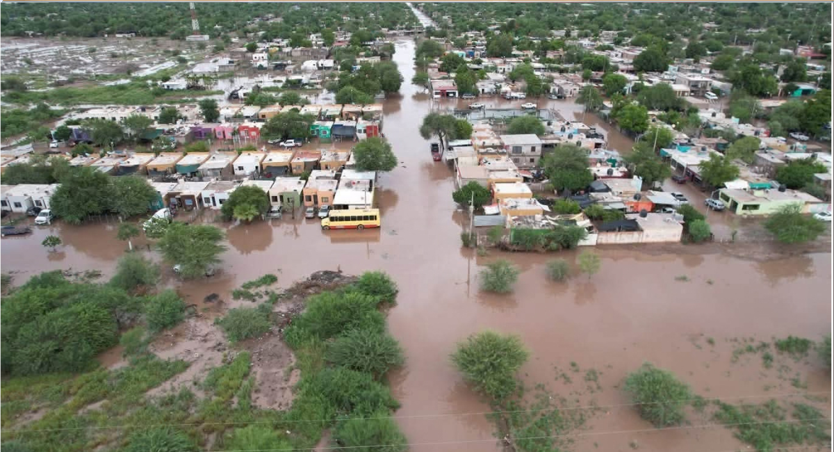 Las intensas lluvias dejan calles y casas inundadas en el poblado Miguel Alemán