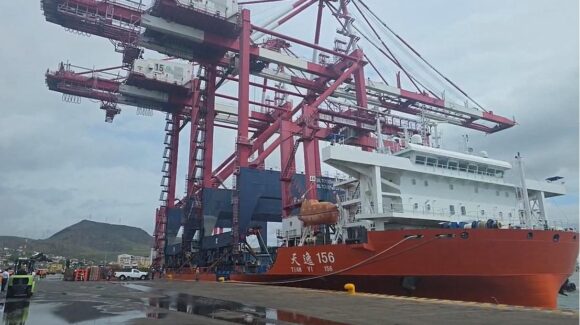 Llegan a Guaymas dos grúas monumentales para triplicar capacidad de carga