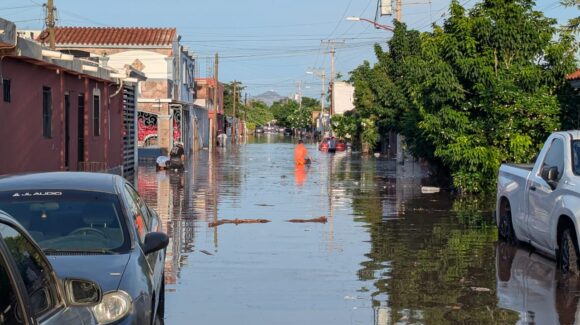 Lluvia de 42 milímetros provoca anegaciones y caos vial en Ciudad Obregón