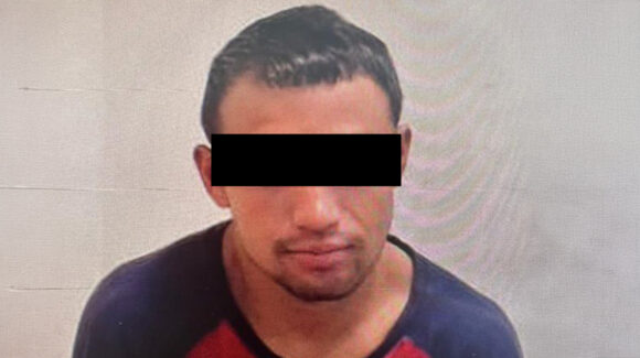 Lo paran por no llevar placas y descubren que la moto era robada; ya fue vinculado en Guaymas