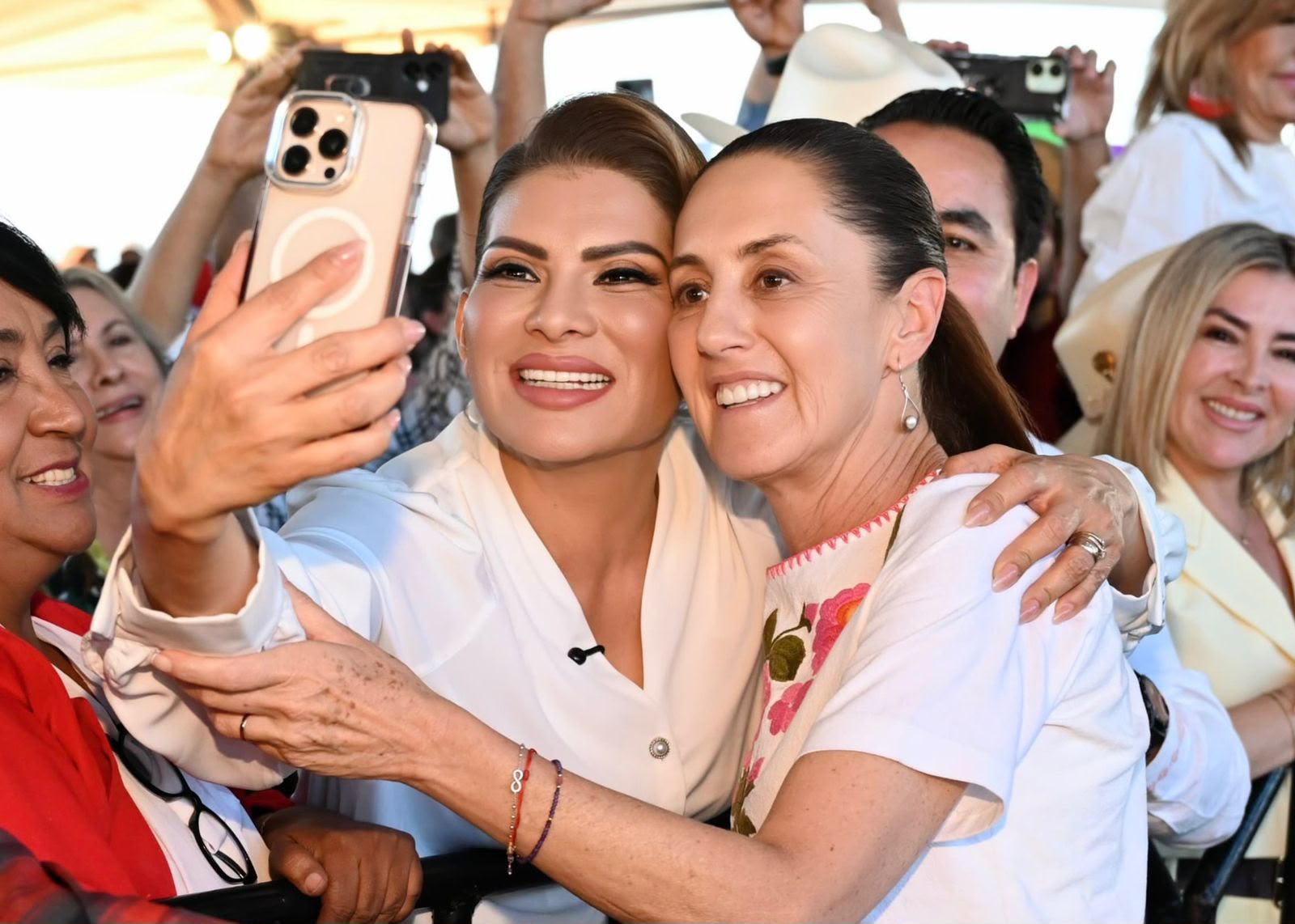 Lorenia Valles da la bienvenida a Claudia Sheinbaum en Sonora
