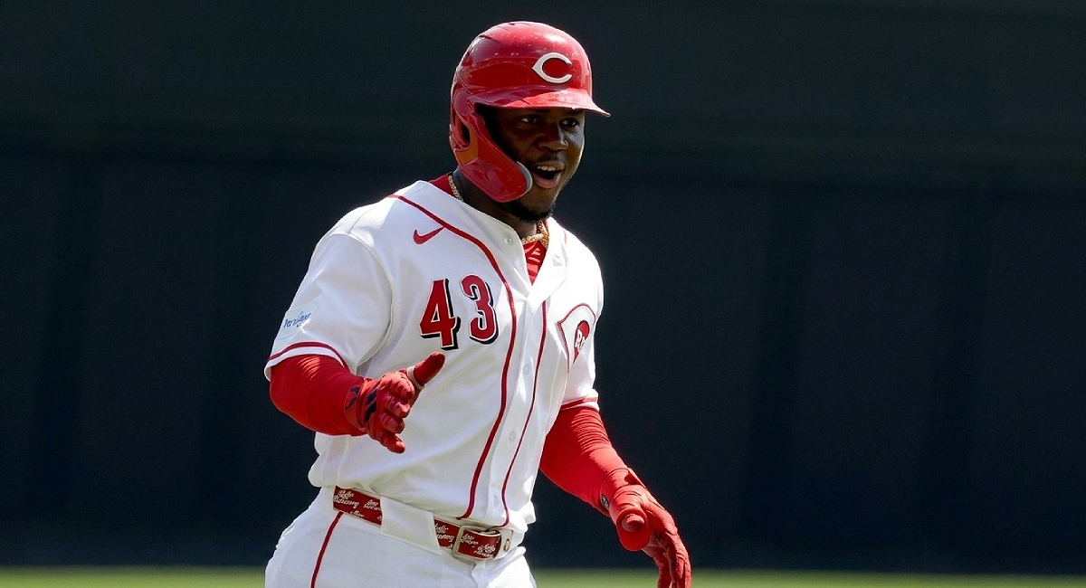 Los Reds vinieron de atrás y terminaron remontando a San Diego con tres cuadrangulares para llevarse la serie