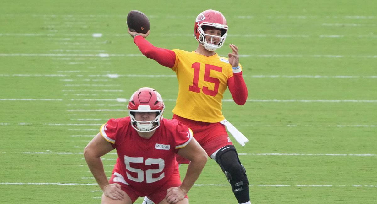 Mahomes estará al frente de la ofensiva de los Chiefs cuando arranque la campaña