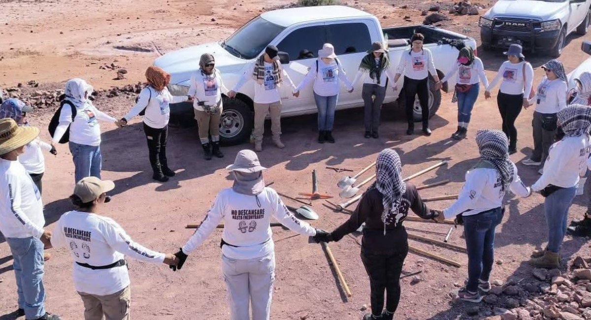 Madres Buscadoras hallan más de mil 600 dientes de leche en fosa clandestina de Zacapu, Michoacán