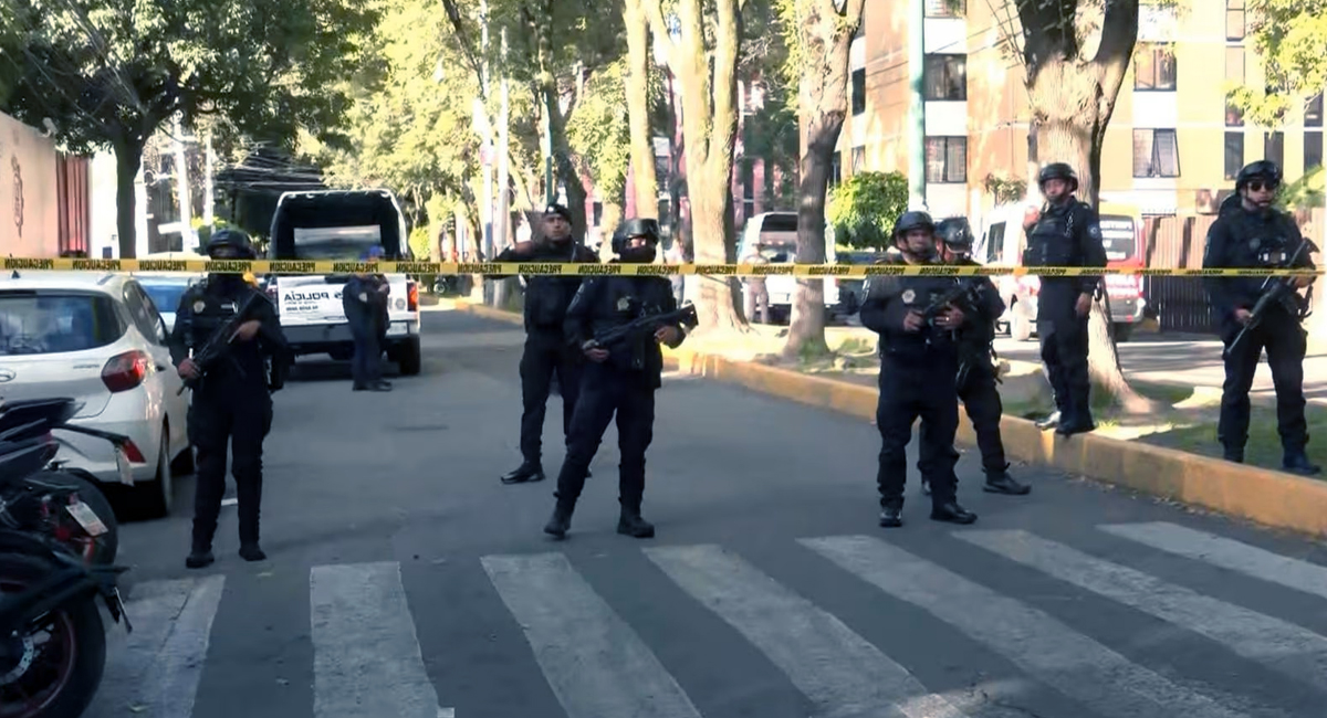 Matan a tiros a joven de 18 años por fuera del Cetis 33 en CDMX; atacantes huyeron en motocicleta