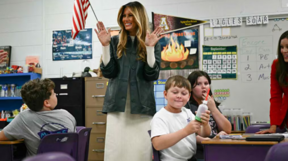 Melania Trump anuncia acuerdo con Nvidia para expandir la IA en escuelas en pleno debate regulatorio