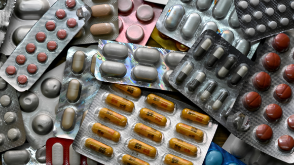 Mercado ilegal de medicamentos alcanzaría 38 mil 500 millones de pesos en 2026: Unefarm