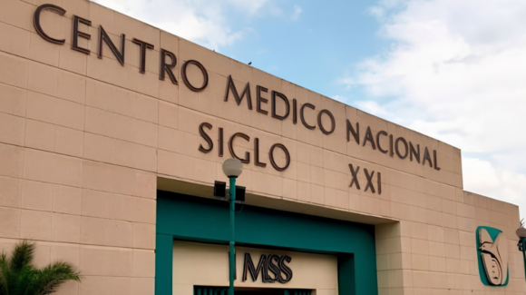 Muere hombre de 82 años tras caer desde el cuarto piso del Centro Médico Siglo XXI en CDMX