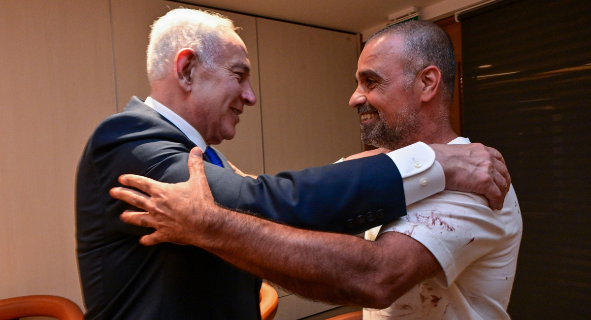 Netanyahu recibe a pasajero que sometió a piloto del Flydubai y narra cómo ocurrieron los hechos