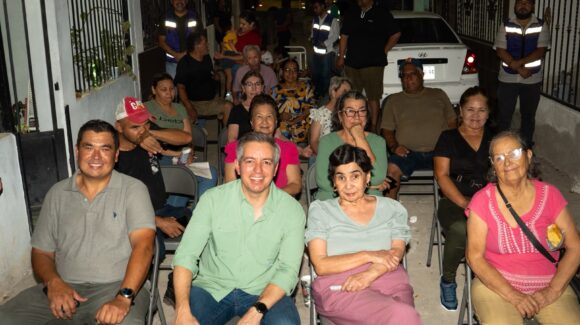 Omar Del Valle Colosio escucha a vecinos de Fovissste; plantean basura, luz y drenaje