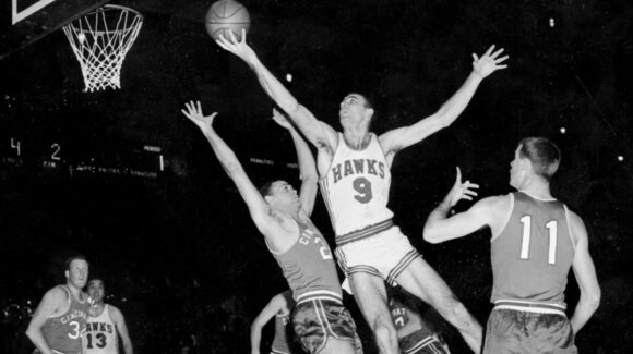 Luto en la NBA; fallece Bob Pettit, el primer MVP de la liga y miembro del Salón de la Fama
