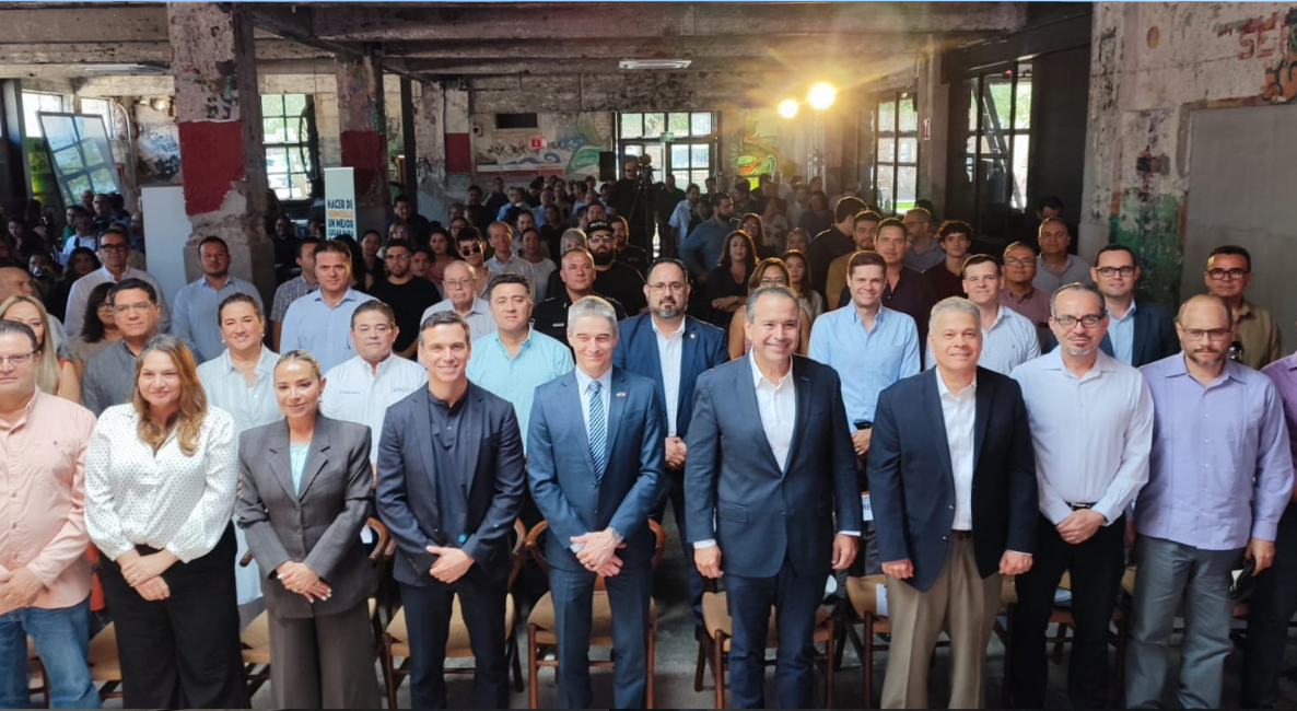 Pacta sector privado con Antonio Astiazarán, impulsar el talento local