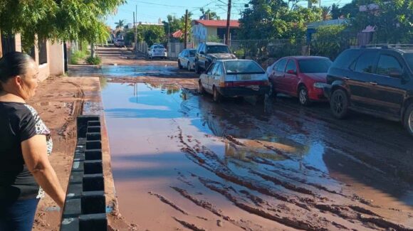 Padres amenazan con cerrar escuelas en Loma Linda, Guaymas, por problemas de drenaje