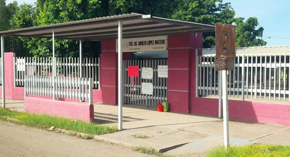 Padres cierran primaria López Mateos en Cajeme y exigen conserje y mayor seguridad vial para alumnos