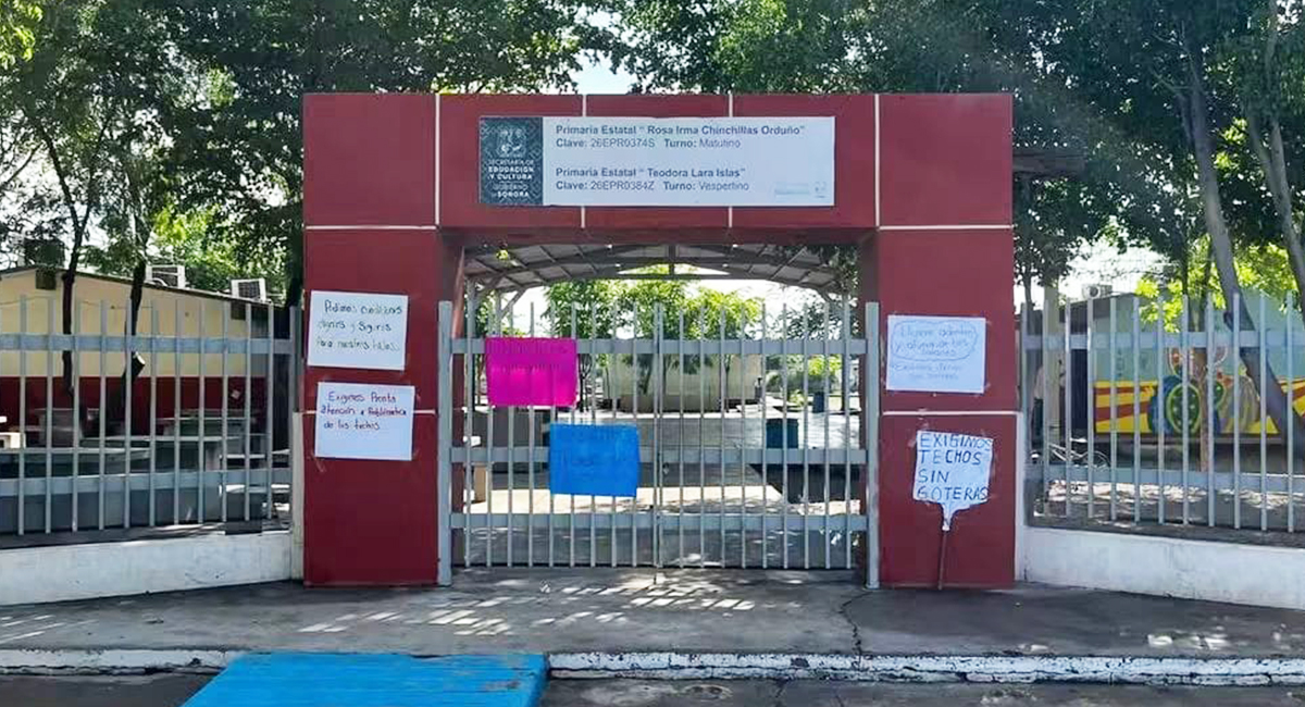 Padres toman escuela en El Campanario por techos dañados y riesgo para más de 30 alumnos