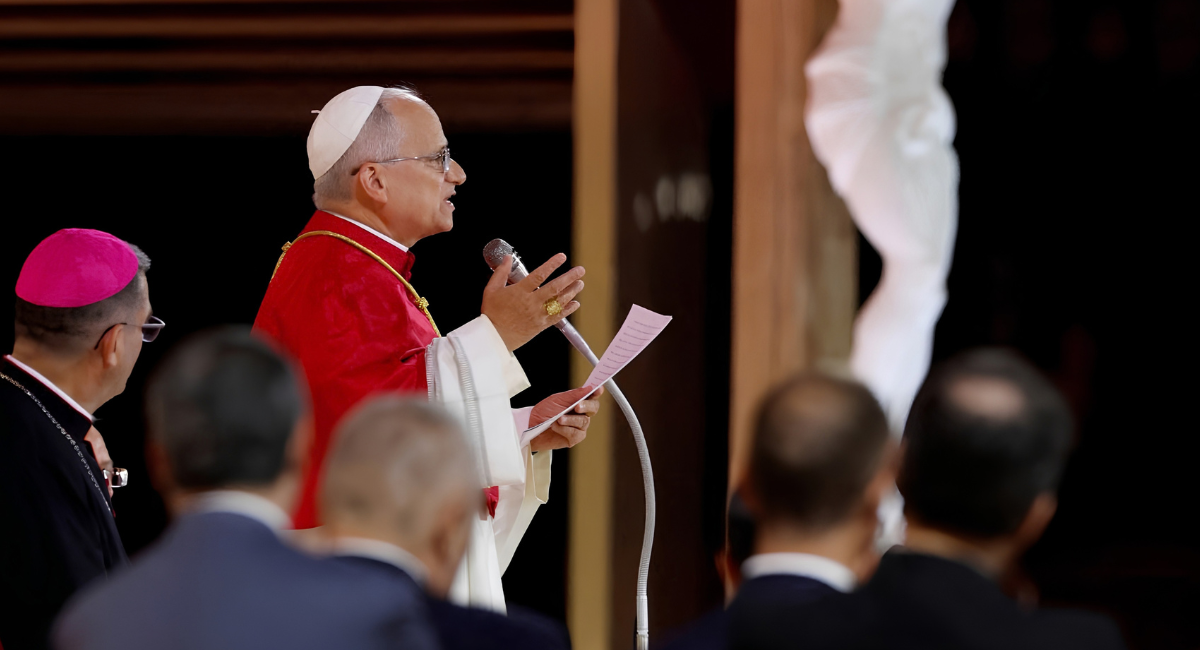 Papa León XIV reúne a 80 mil jóvenes en Francia; aborda ansiedad y riesgo de las redes sociales