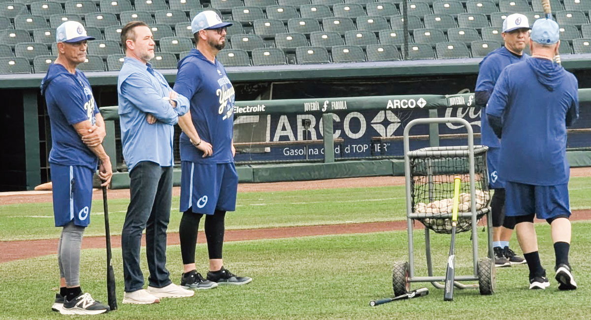 René Arturo Rodríguez presenció el primer entrenamiento de los Yaquis