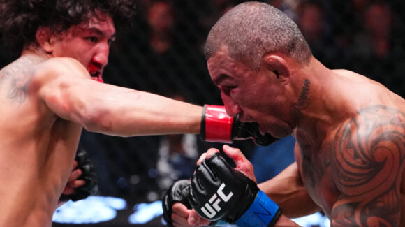 Raoni Barcelos es hospitalizado tras nocaut de Rosas Jr.; el brasileño está estable y alerta, informa la UFC