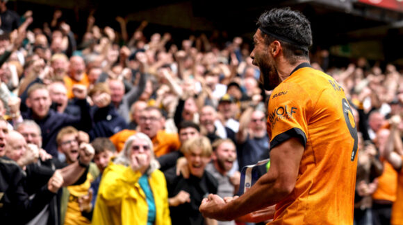 Raúl Jiménez salva al Wolverhampton; marca en el 90′ y derrota al Sheffield United en la Championship