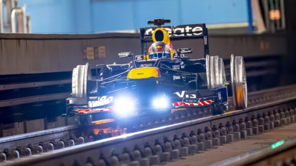 ¡Red Bull llega al metro de Madrid! La escudería lleva un F1 a las vías previo al estreno del MadRing