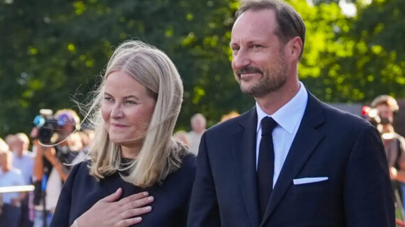 Tragedia para Rey Haakon VIII: Hospitalizan de urgencia a Reina Mette-Marit; ¿rechazó trasplante de pulmón?