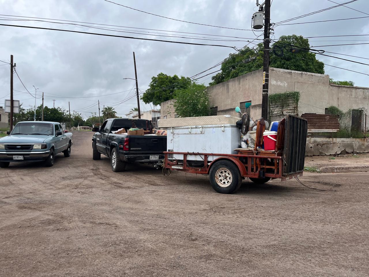 Resguardan a familias en albergues ante llegada del huracán