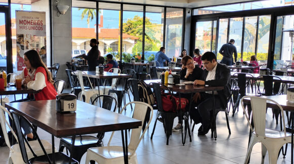 Restaurantes reportan caída de hasta 35% en ventas y temen un cierre de año complicado