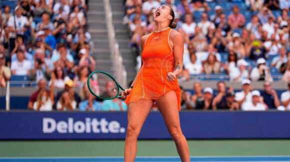 Sabalenka supera a Noskova y mantiene vivas sus esperanzas del tricampeonato en el US Open