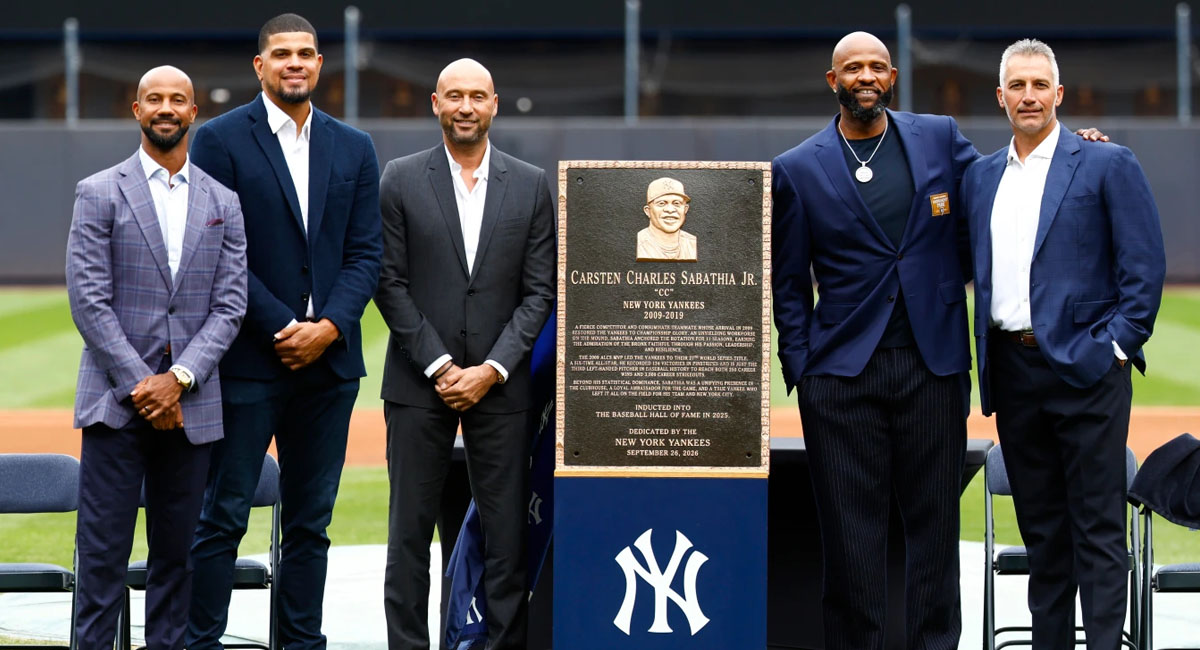El nuevo inmortal de Yankees estuvo acompañado por sus excompañeros