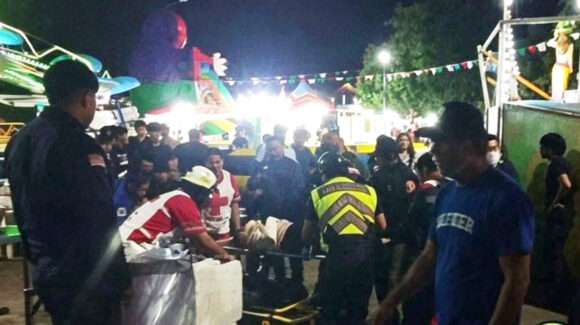 Salió proyectada: Falla en juego mecánico deja a mujer herida durante fiesta patria en Huatabampo
