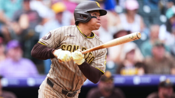 Padres aprovechan el Coors Field, vencen a Rockies y acarician el último boleto de comodín de la Nacional