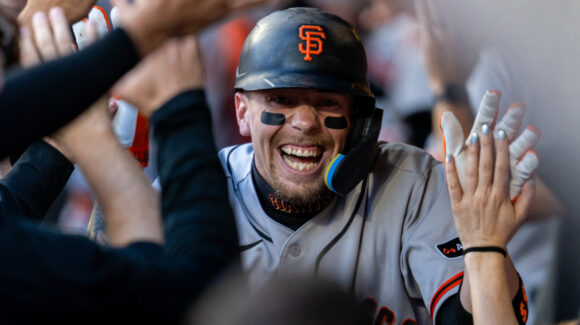 San Francisco se destapa con seis cuadrangulares, vence a los Mets y empareja la serie en Nueva York
